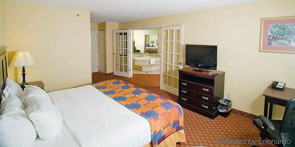 La Quinta by Wyndham Evansville Extérieur photo